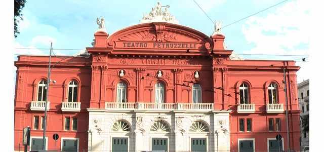 20090514224700Bari_Teatro_