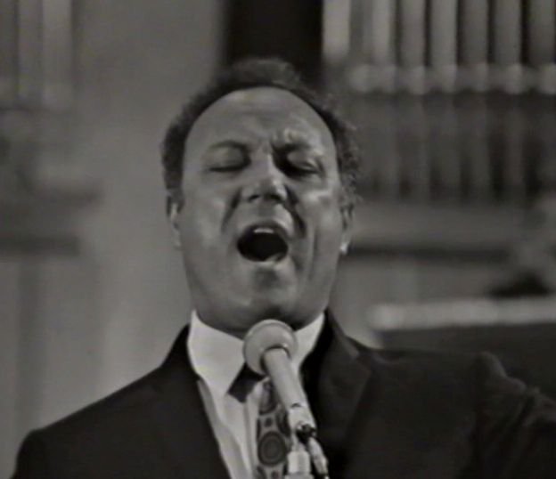 Claudio_Villa_in_uno_dei_suoi_celebri_acuti