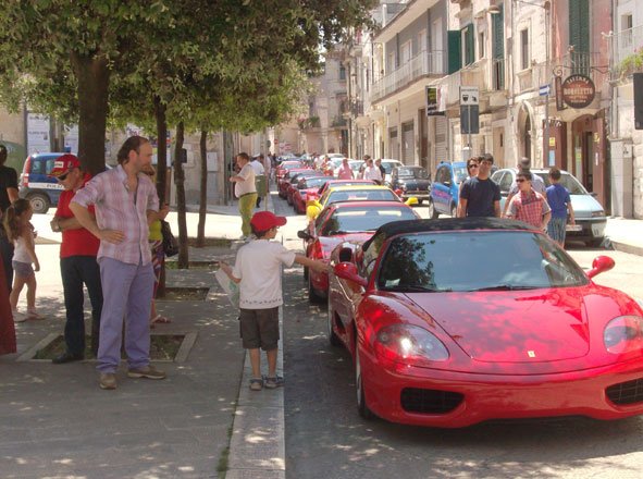 raduno-ferrari-bimbi-curios