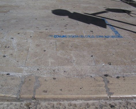 scritte-vicino-a-scivolo