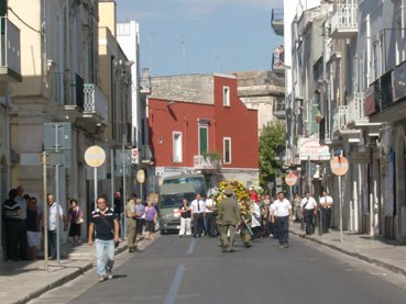 corteo-funebre-in-strada