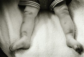 violenza-bambino-neonato_280x0