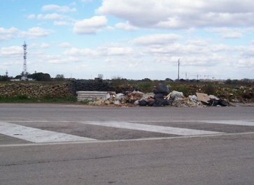 rifiuti-cimitero-incrocio