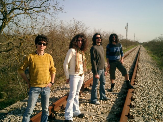 railway_and_dogs_Sito20