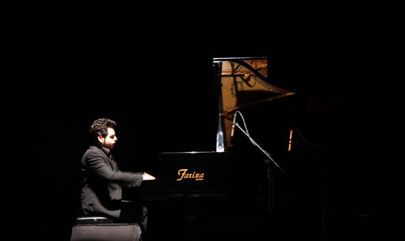 teagtro-S.Lucia-pianista