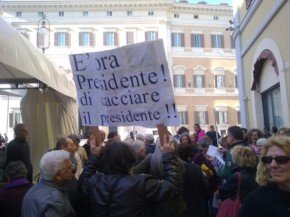 Foto-Montecitorio-in-piazza-contro-processo-breve-290x217