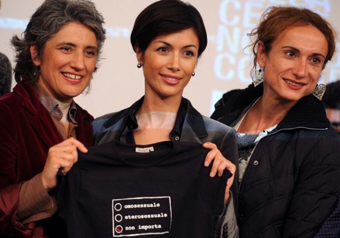 carfagna-campagna-omofobia01-large