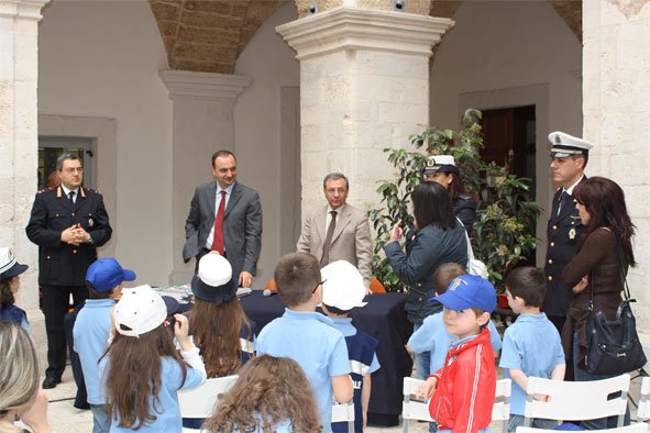 mini-vigili-e-sindaco