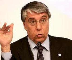 pazza-ikea-canta-giovanardi-parodia-contro-omofobia-informazione-contro