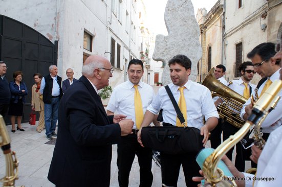 giannino-saluti-banda