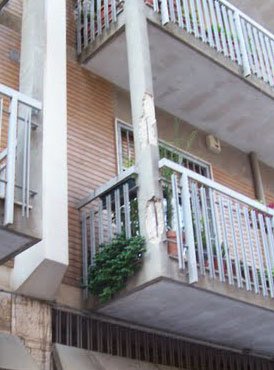 caduta-calcinacci-balcone3