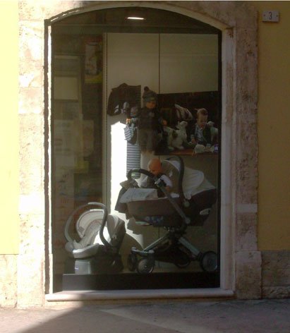 furto-negozio-vetrina