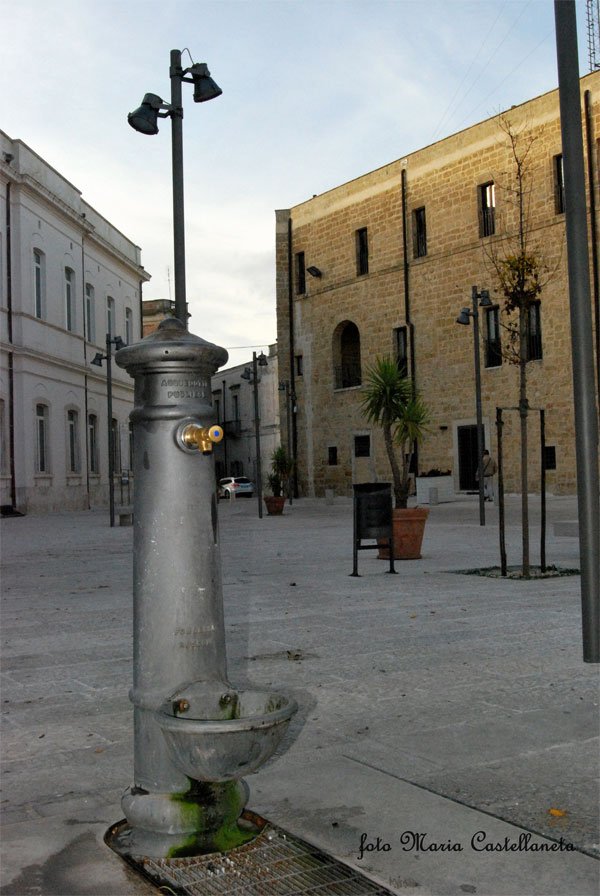 fontana-riparata-luca-dand