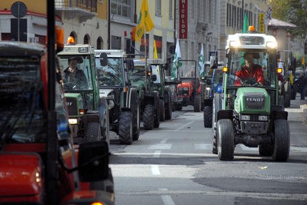 manifestazione protesta trattori
