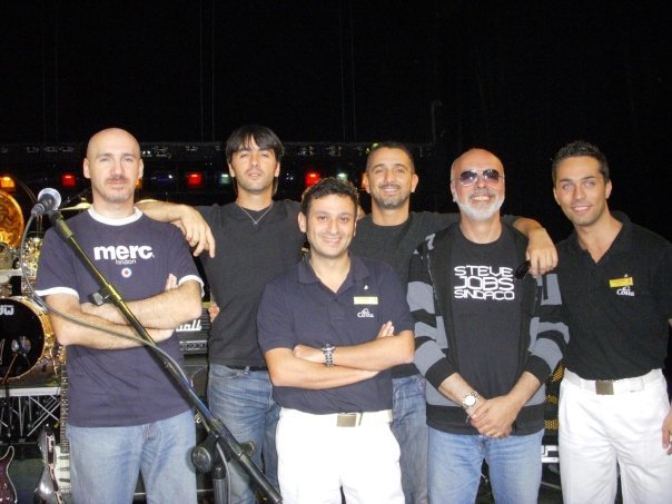 vincenszo con complesso famoso