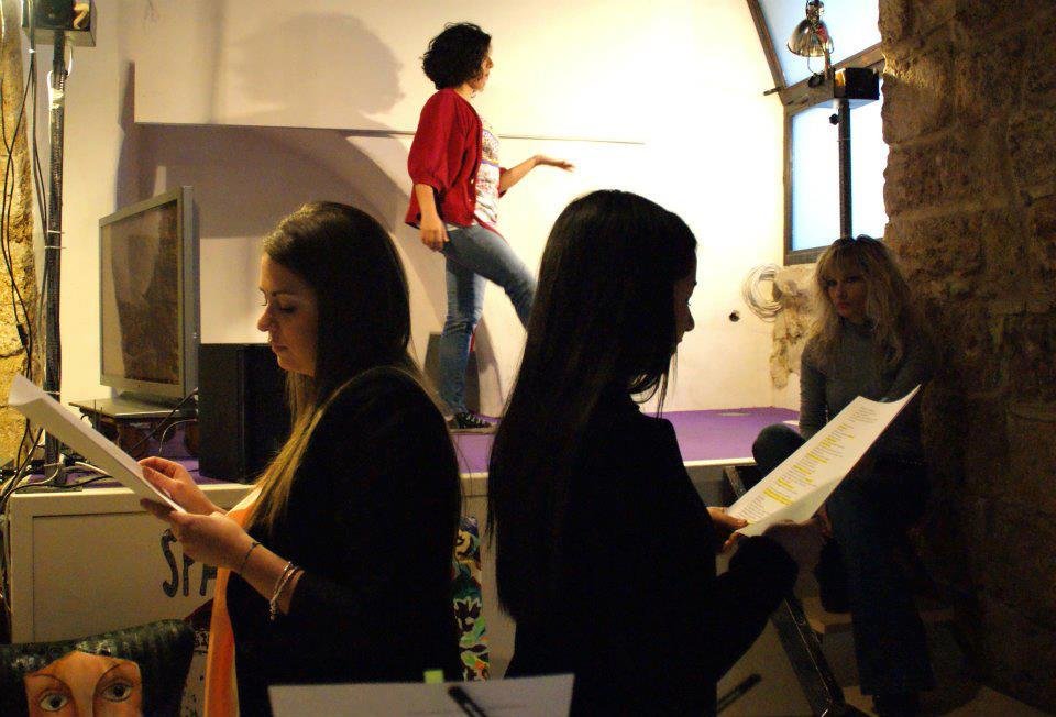 arte femminile scena