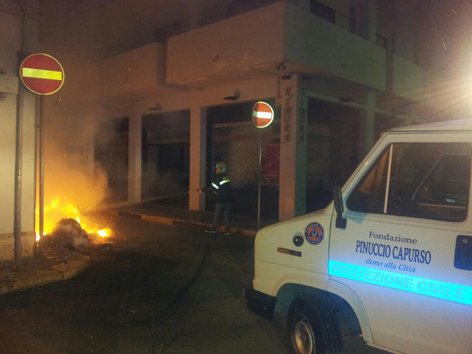cassonetto-in-fiamme-3