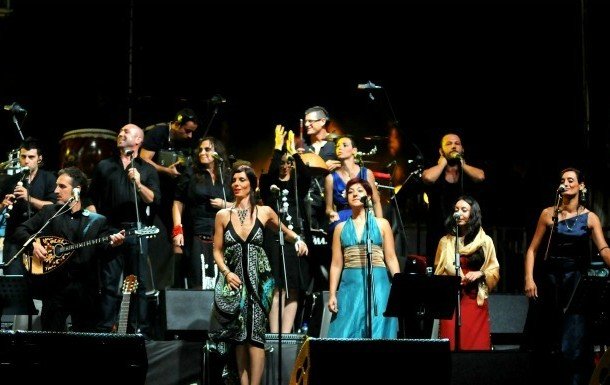 Notte-della-Taranta-2011-Le-voci-dellOrchestra-610x385