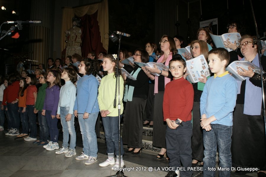 coro esibizione santita