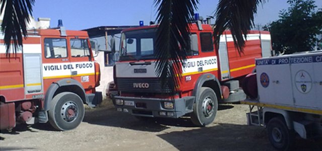 incendio-mezzi-vigili-fuocoPP