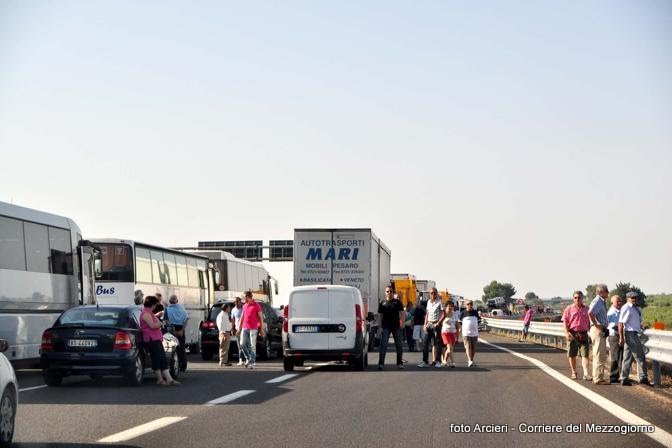 rapina portavalori blocco auto