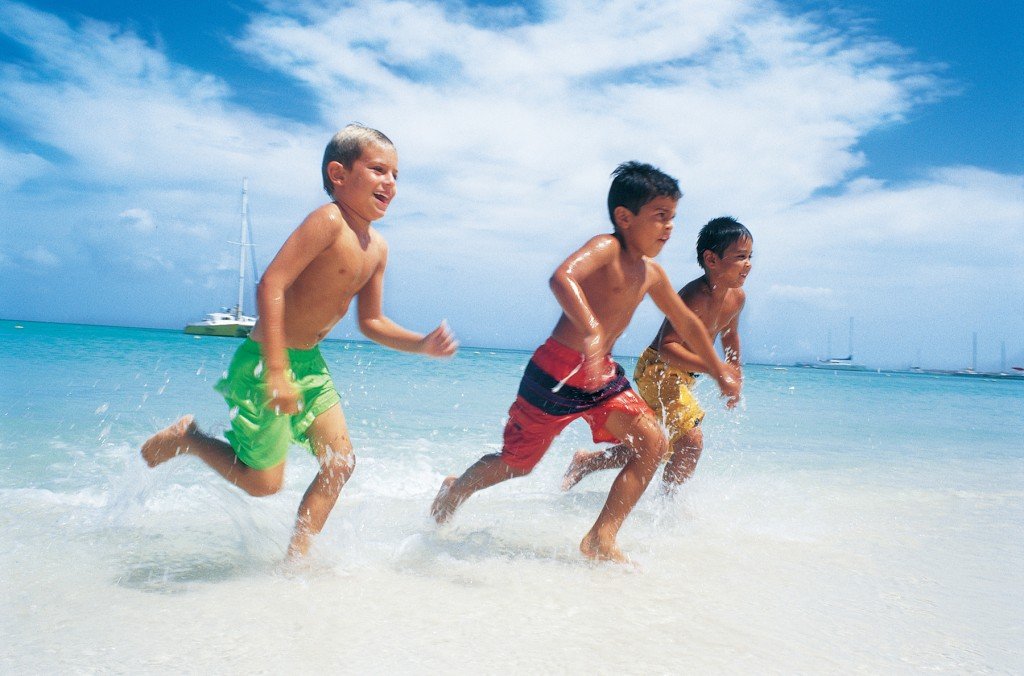 vico-equense bimbi-al-mare-1024x676