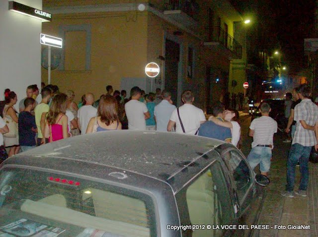 incendio auto via ugo bassi curiosi2