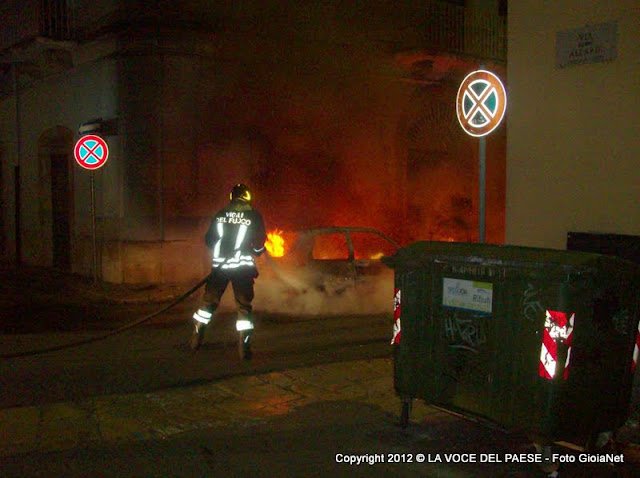 incendio auto vvf via ugo bassi