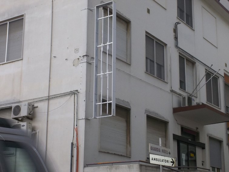 ospedale-insegna-smantellata