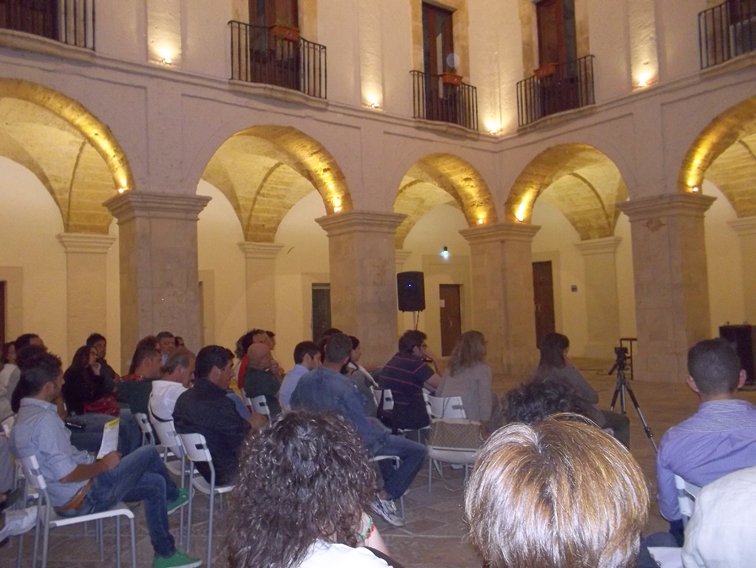 piscina-confronto-pubblico3