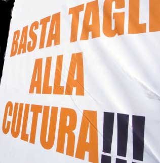 basta tagli alla cultura