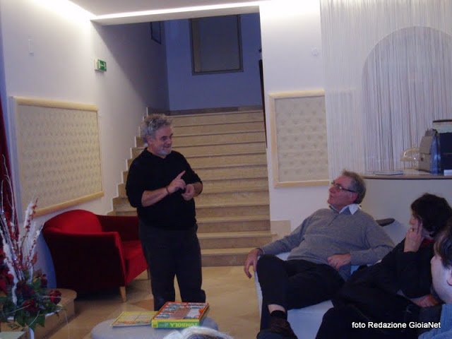 un libro e una cartella3