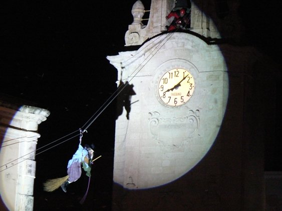 calata befana torre orologio