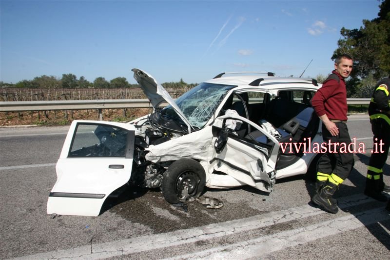 fotovivilastrada - ss.100 bari taranto -uscita Sammichele - inc.mortale 82enne del luogo muore