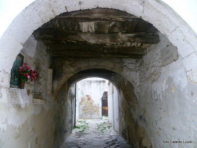 arco pericolante via serpente2