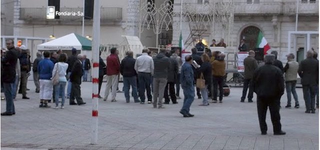 povia-comizio-piazza-pp
