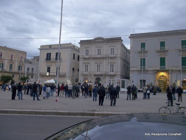 povia comizio piazza6
