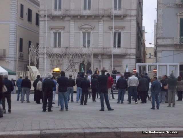 povia comizio piazza7