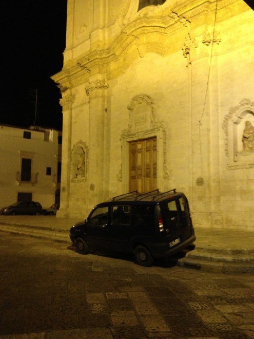 parcheggi selvaggi chiesa